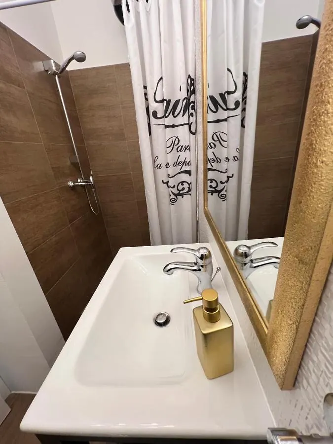 Petite Boudoir Apartment Opatija 0*,